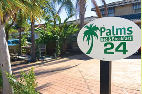 Palms Bed And Breakfast - Tourism Caloundra 2