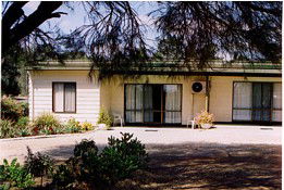 Casuarina Cabins - Tourism Caloundra 0