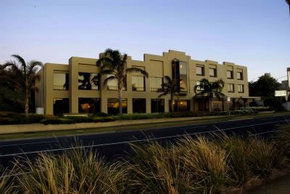 Brighton Savoy - Tourism Caloundra 4