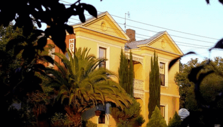 Campbell Street Lodge - Tourism Caloundra 0