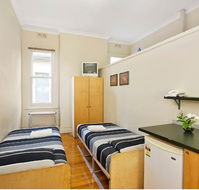 Cambridge Lodge - Tourism Caloundra