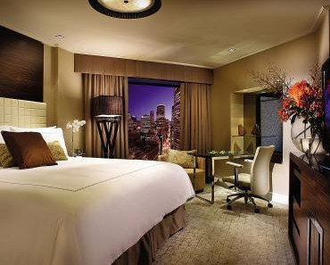 Four Seasons Hotel - Tourism Caloundra 0