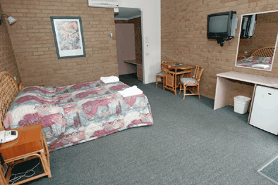 The Tropicana Motor Inn - Tourism Caloundra 1