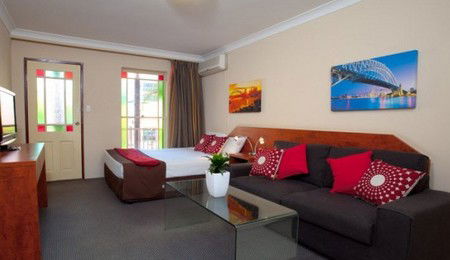 Central Railway Hotel - Tourism Caloundra 0