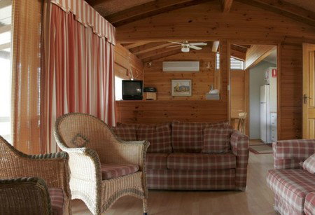 Glen Ayr Cottages - Tourism Caloundra 0