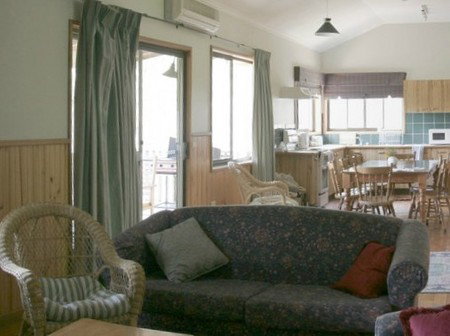 Glen Ayr Cottages - Tourism Caloundra 4