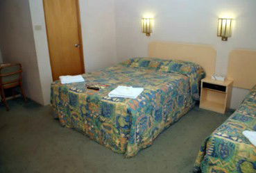 Oasis By The Lake - Tourism Caloundra 1