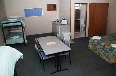 Oasis By The Lake - Tourism Caloundra 3