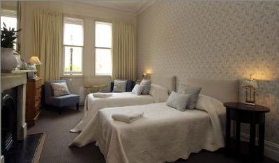 The Russell Hotel - Tourism Caloundra 1