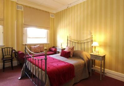 The Russell Hotel - Tourism Caloundra 2