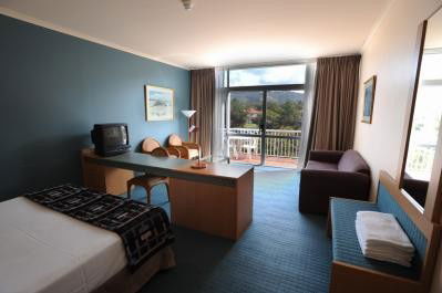 Absolute Beachfront Opal Cove Resort - Tourism Caloundra 2