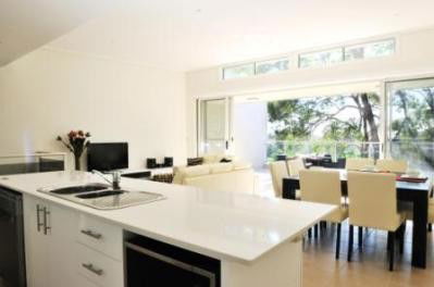 Absolute Beachfront Opal Cove Resort - Tourism Caloundra 3