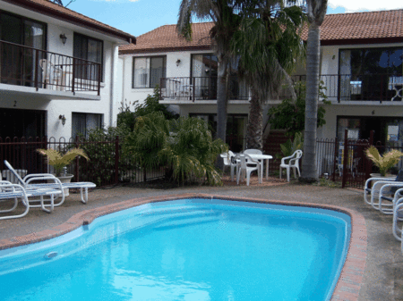 Peninsular Apartments - Tourism Caloundra