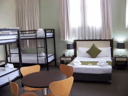 Aarons Hotel - Tourism Caloundra 4