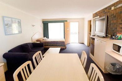 Comfort Inn Big Windmill - Tourism Caloundra 1