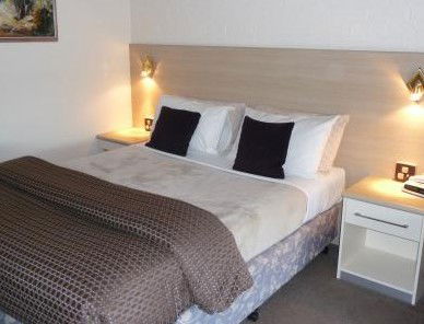 Hamiltons Townhouse Motel - Tourism Caloundra 0
