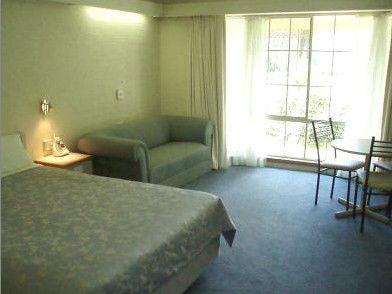 Hamiltons Townhouse Motel - Tourism Caloundra 4