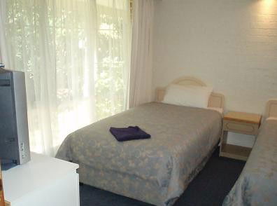 Hamiltons Townhouse Motel - Tourism Caloundra 5