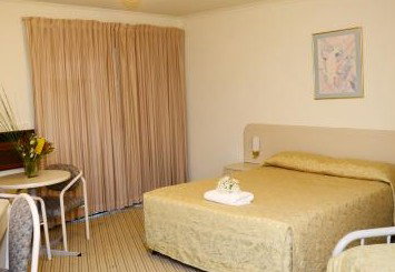 Motel 10 Motor Inn - Tourism Caloundra 4