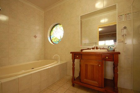 Country Gardens Motor Inn - Tourism Caloundra 0