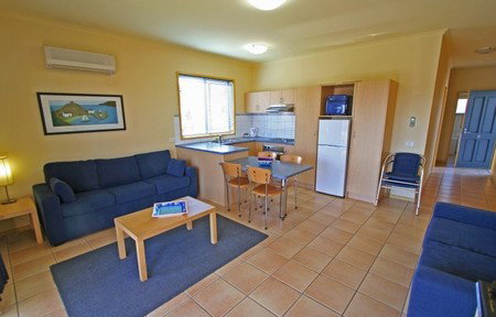 Seaview Motel & Apartments - Tourism Caloundra 1