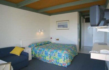 Kingfisher Motel - Tourism Caloundra 1