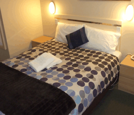Lilac City Motor Inn & Streakhouse - Tourism Caloundra 2