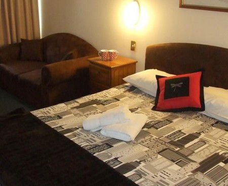 Lilac City Motor Inn & Streakhouse - Tourism Caloundra 4