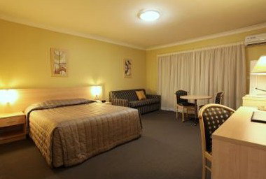 Maclin Lodge Motel - Tourism Caloundra 4