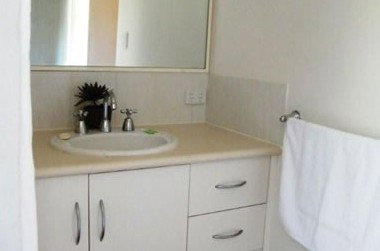 Clarks Beach Apartment - Tourism Caloundra 2