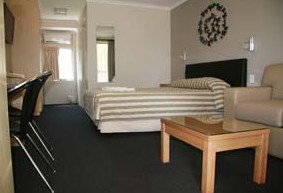 Queensgate Motel - Tourism Caloundra 0