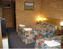 Royal Palms Motor Inn - Tourism Caloundra 0