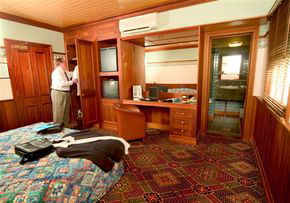 The Manly Hotel - Tourism Caloundra 3