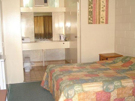 Hi Roller Motel - Tourism Caloundra 1