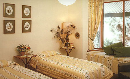 The Lodge Country House - Tourism Caloundra 1