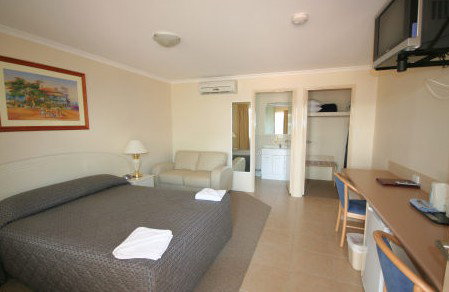 Chinchilla Palms Motor Inn - Tourism Caloundra 1