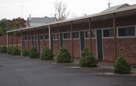 Le Cavalier Court Motel - Tourism Caloundra 2