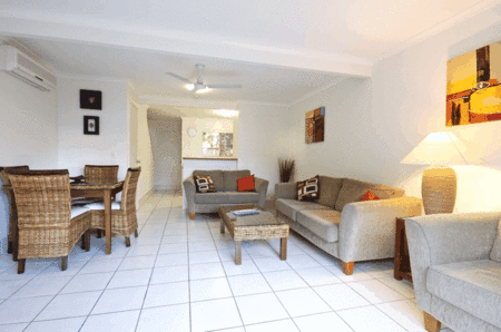 Pelican Beach Resort - Tourism Caloundra 3