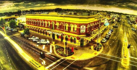 Royal Hotel - Tourism Caloundra 0