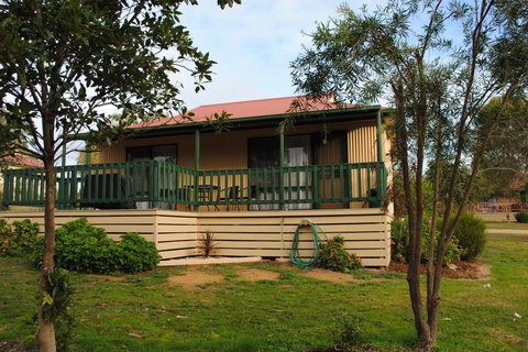 Lakes Entrance Country Cottages - Tourism Caloundra 2