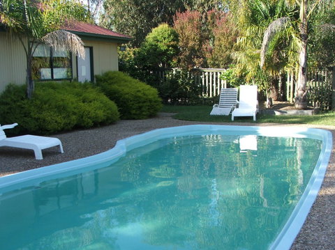 Lakes Entrance Country Cottages - Tourism Caloundra 3
