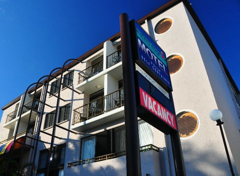 Waters Edge The Strand - Townsville - Tourism Caloundra 4