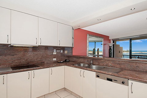Windward Passage, Golden Beach - Tourism Caloundra 3