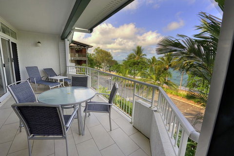 Costa Royale Beachfront Apartments - Tourism Caloundra 4