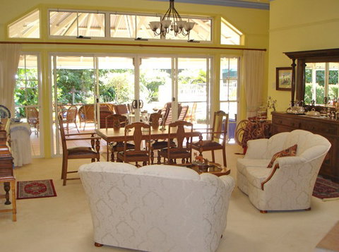 Noosa Valley Manor - Bed And Breakfast - Tourism Caloundra 3