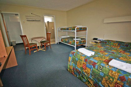Red Cedars Motel - Tourism Caloundra 2