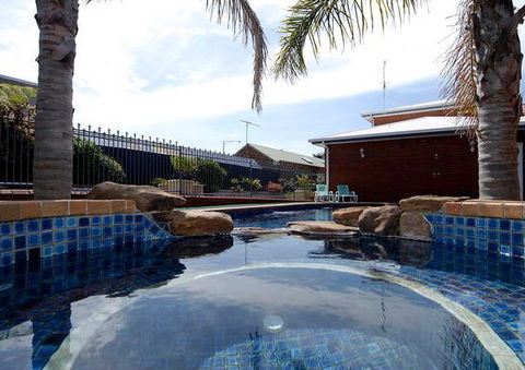 Comfort Inn The International - Tourism Caloundra 1