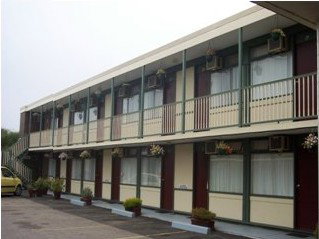 Beach Motor Inn - Tourism Caloundra 1