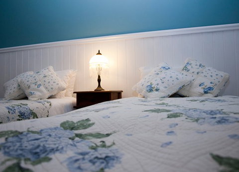 Maleny Lodge Guest House - Tourism Caloundra 2