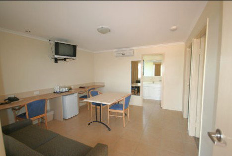 Chinchilla Palms Motor Inn - Tourism Caloundra 3